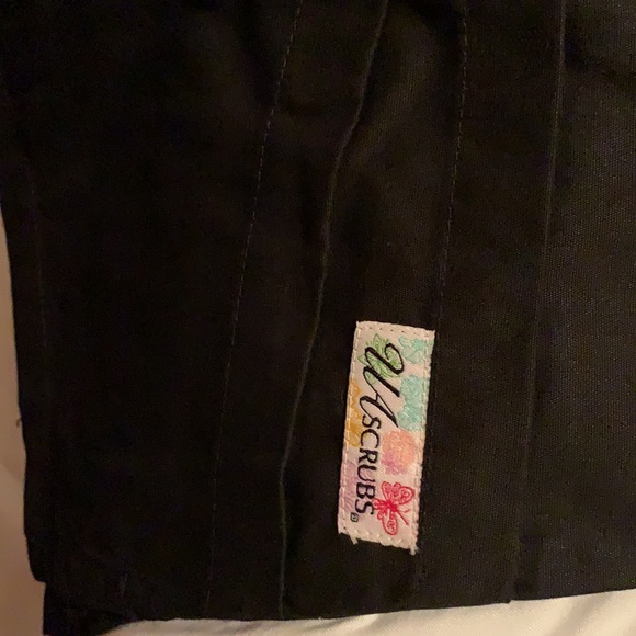Size Medium scrub top - Picture 3 of 3